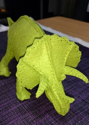 みなさんが作ったぬいぐるみ　恐竜　トリケラトプス