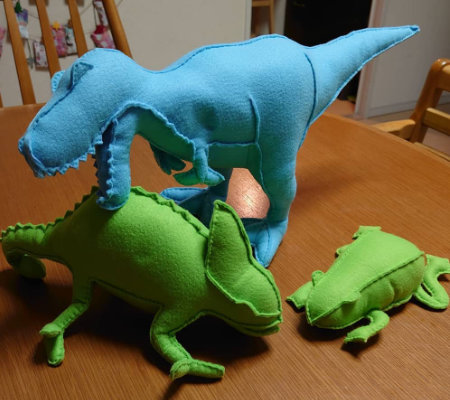 みなさんが作ったぬいぐるみ　巨大化した動物たち