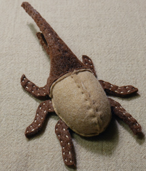 カブトムシ７（ヘラクレスオオカブト）