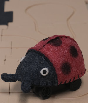 フェルトのテントウ虫２