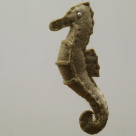 フェルトのタツノオトシゴ