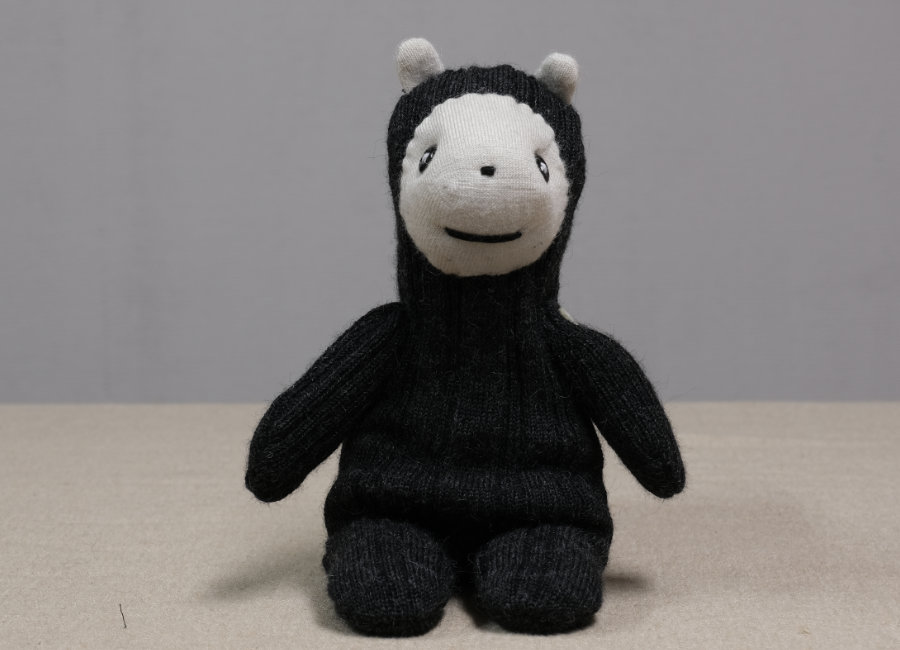 靴下とレッグウォーマーのアルパカぬいぐるみ