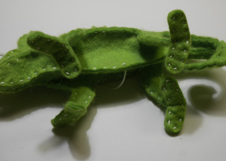 フェルトのカメレオンの作り方10