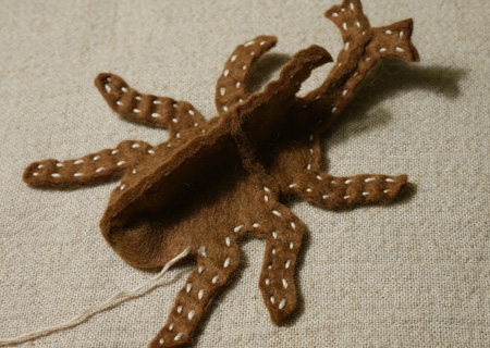 フェルトのカブトムシ４の作り方07