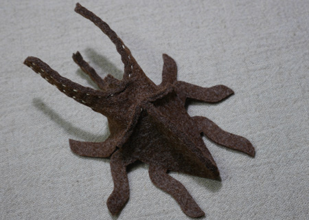 フェルトのカブトムシ６（アトラスオオカブト）の作り方06