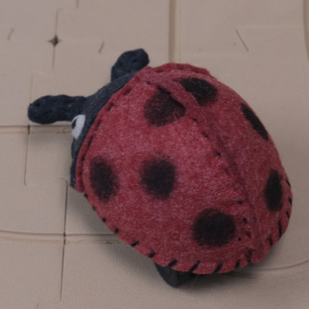 ぬいぐるみ 作り方 【フェルトのテントウ虫２】04