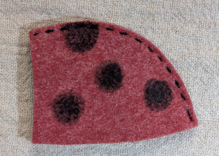 フェルトのテントウ虫２の作り方07