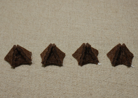 フェルトの恐竜トリケラトプスSDの作り方17