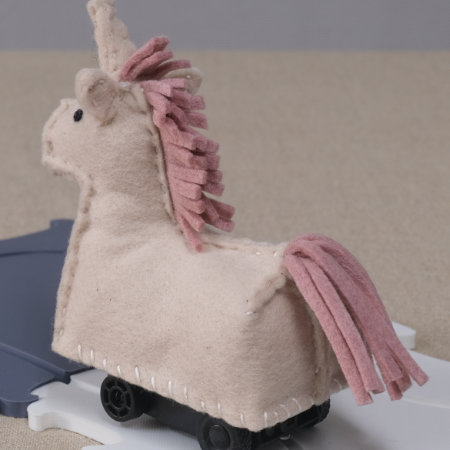 ぬいぐるみ 作り方 【フェルトのユニコーン２】04